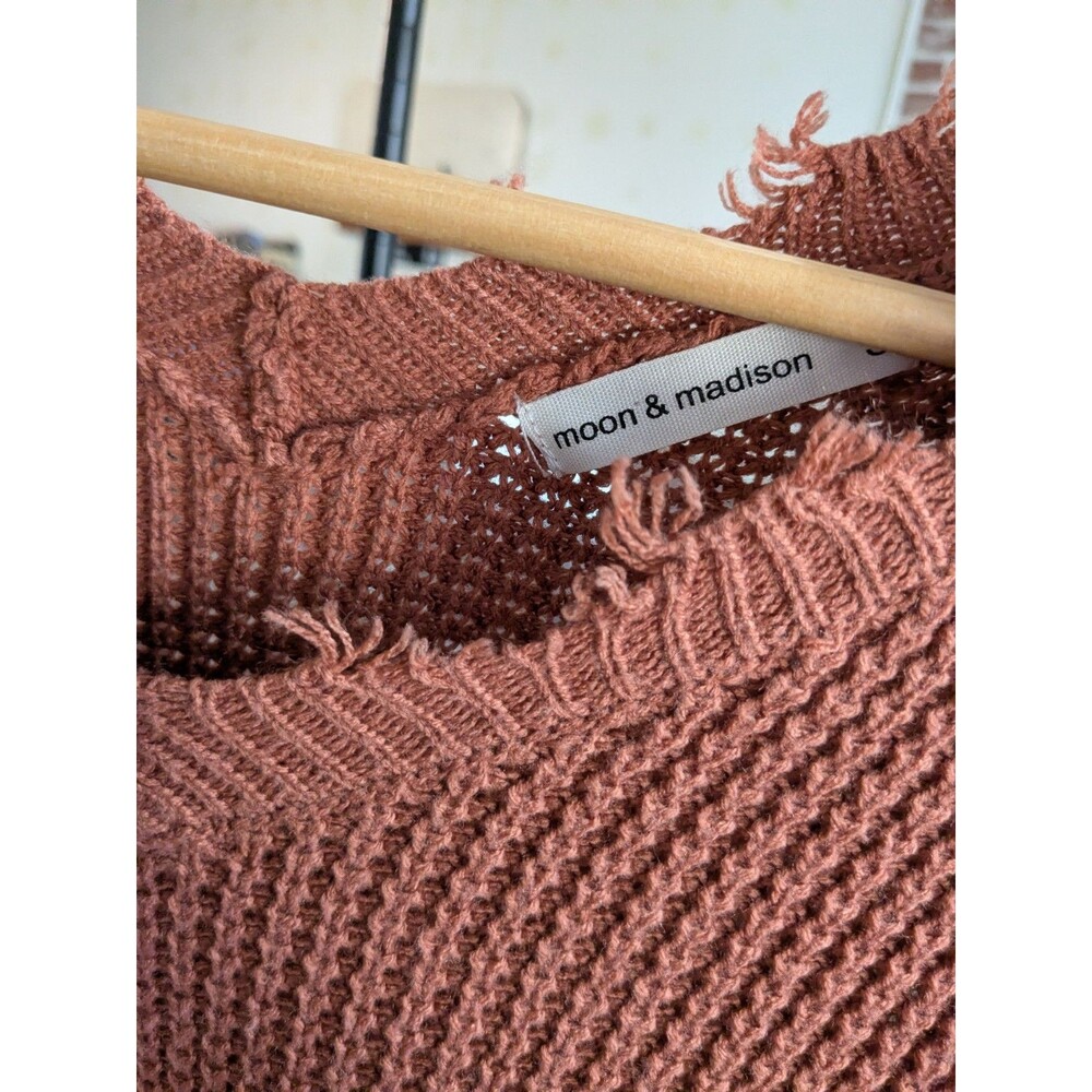 Moon and Madison Women's Distressed V-Neck Pullover Sweater Rust Small - Picture 6 of 6